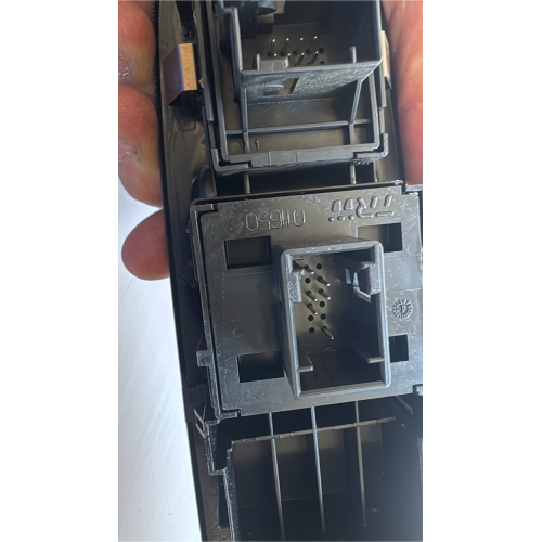 011650 PULSANTIERA ANTERIORE SINISTRA PER FIAT Punto EVO (09>12)