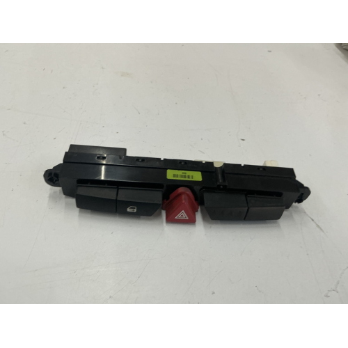 PULSANTE LUCI DI EMERGENZA PER KIA Cee'd 1° Serie 937001H000 (06>12)
