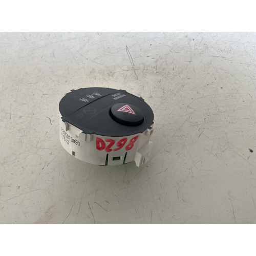 839500D080 PULSANTE LUCI DI EMERGENZA Toyota Yaris 3 serie 1.5 B 101CV 74kW 1NZ-FXE 2012 2024